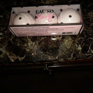 Victoria Secret Set Of 3 Bath Bombs